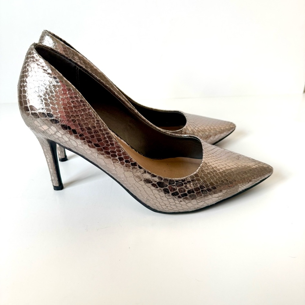 TORRID Metallic Snake Print Faux Patented Leather Pumps—SZ. 7 - Picture 11 of 14